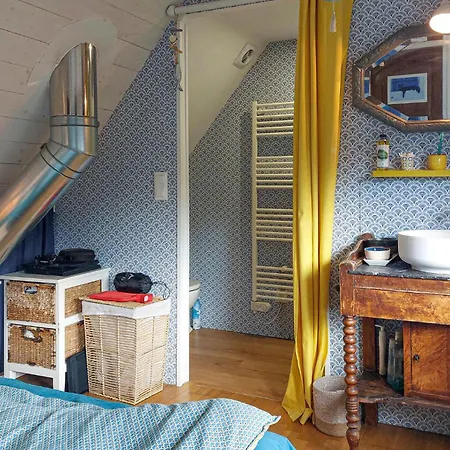Gorgeous In With Kitchenette *